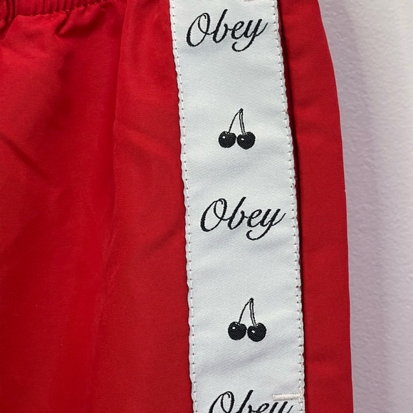 Obey Cerise Red Tracks - Picture 2 of 3